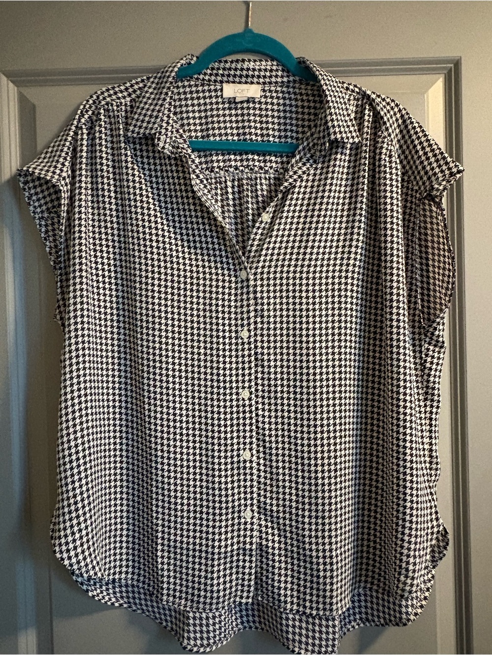 LOFT Black and White Houndstooth Cap Sleeve Button-Down Shirt